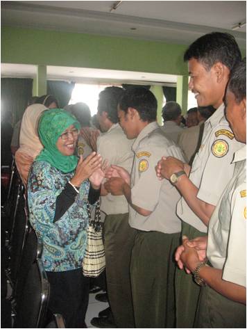 bbppl-halal bihalal 09-musafahah 5.jpg